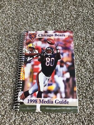 CHICAGO BEARS 1998 MEDIA GUIDE LOADED WITH GREAT INFO THE COVER HAS BEARS LOGO