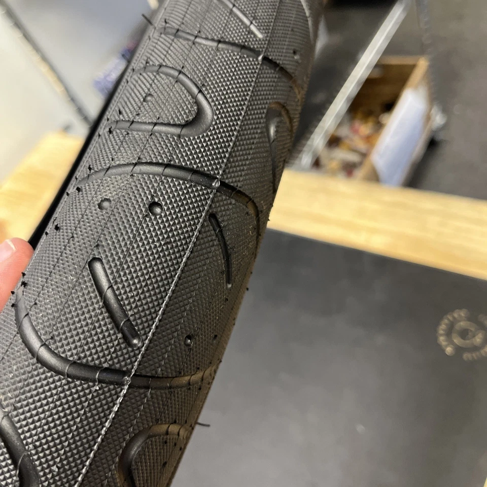 Neumático de calle Maxxis Hookworm WC Wire 29 x 2,5 Foto 3 de 4