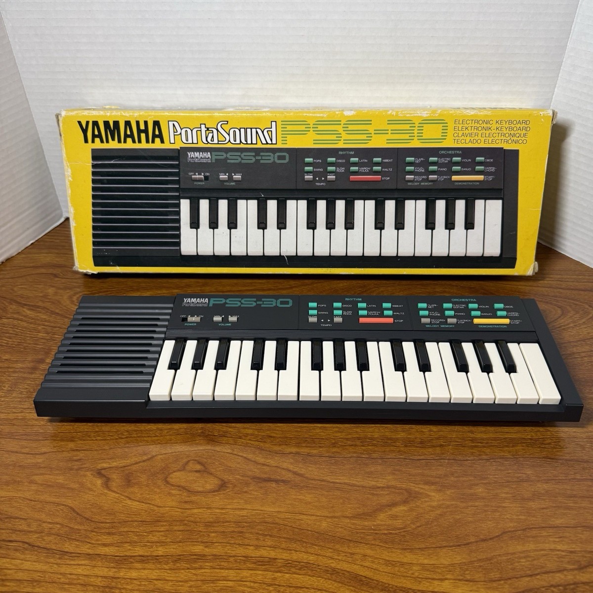 Yamaha PortaSound PSS-30 Electronic Keyboard w/ Box - Tested