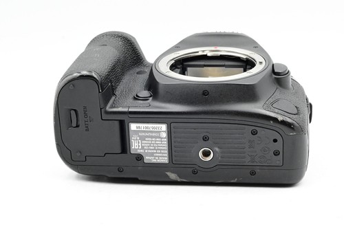 Canon EOS 5D Mark IV 30.4MP DSLR Camera Body #786 - Picture 7 of 8