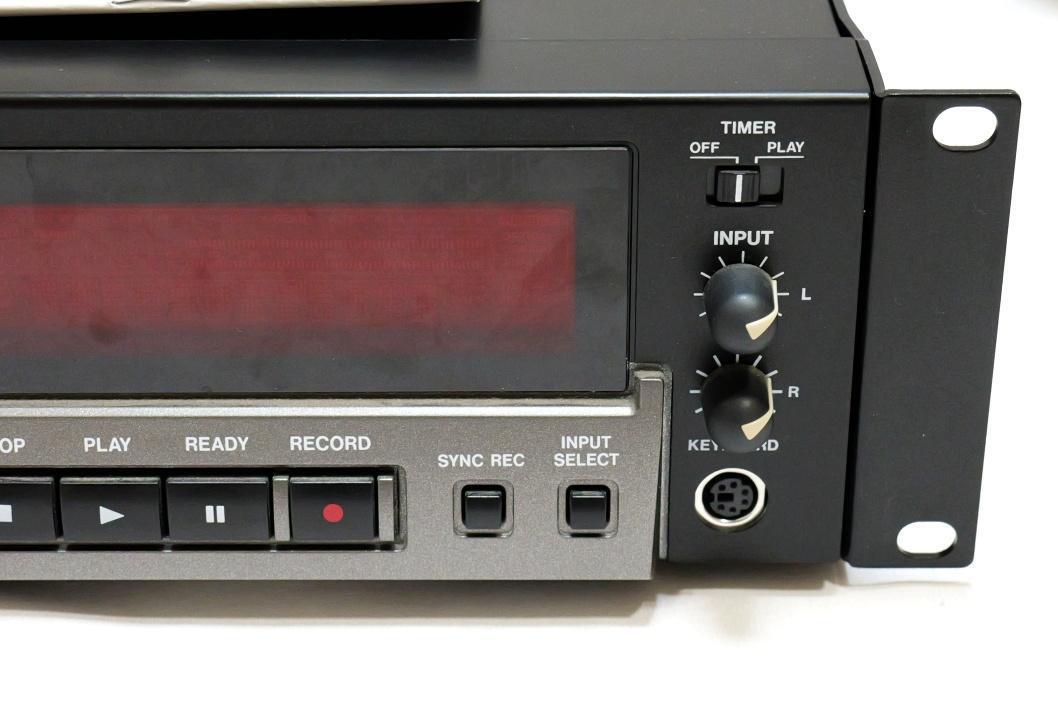 Tascam Professional CD Recorder CD-RW900SL Color Black Accessories