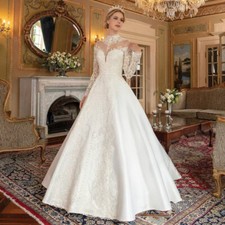Luxury Princess Wedding Dresses High Neck Long Sleeved Lace Applique Bridal Gown