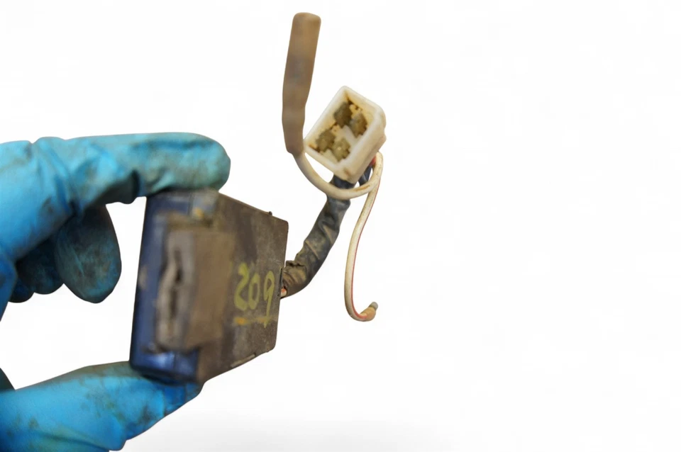 Kawasaki Kz750 Kz 750 Kz400 Kz 400 Kz1000 Kz 1000 Z1 900 Fuse Box K209 *2679J - Image 3 of 4