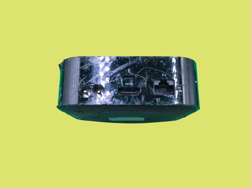 Apple TV 4. Gen HD Media Streamer A1625 + Fernbedienung, gebraucht, zerkratzter Zustand - Bild 4 von 4