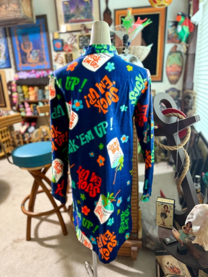 Duke Kahanamoku's Suck Em Up! Vestido Hawaiano Uniforme Isla Informal Años 60 Don Ho Foto 4 de 4