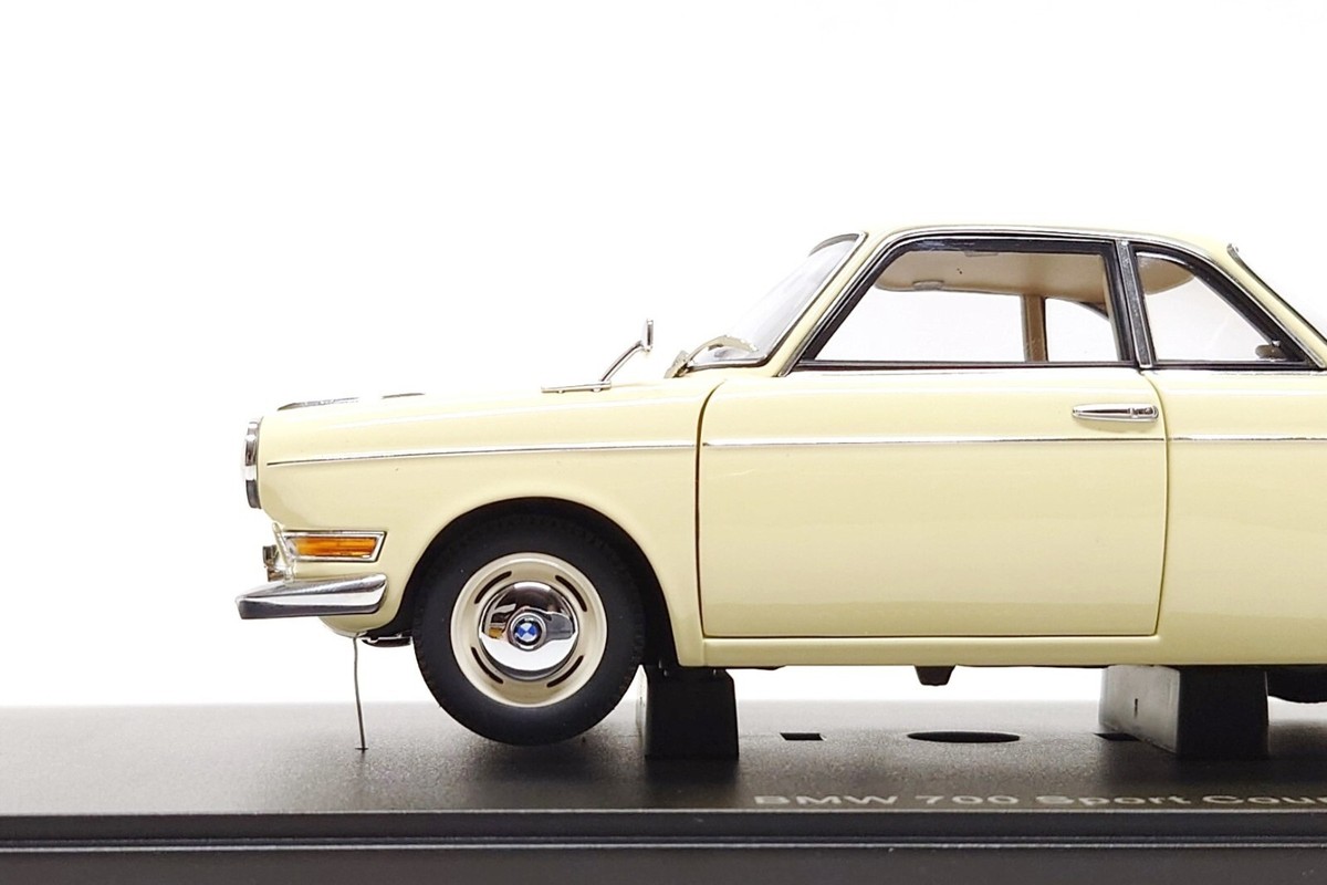 AUTOart 1:18 BMW 700 Sport Coupe in Cream Beige | eBay