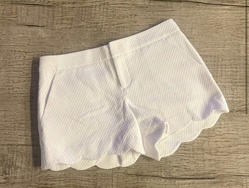 Club Monaco Amber Eyelet Scallop Shorts in White. NWT. Size 00. Retail- $118 - 第 4/6 張圖片