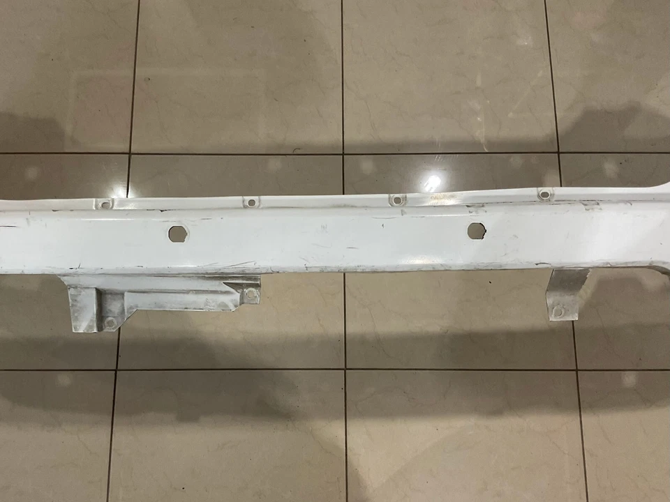 Cubierta de parachoques trasero blanca Nissan NV200 S 85022-3LM0H 2013-2017 OEM Foto 4 de 4