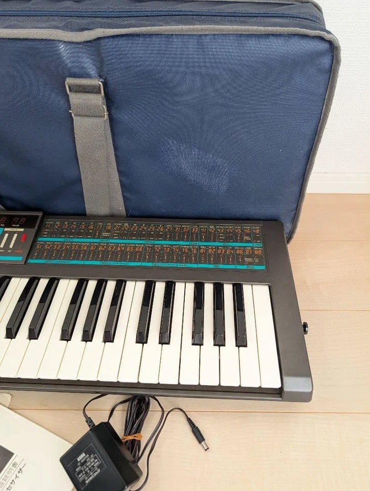 Korg Poly-800 Polyphonic Synthesizer Vintage Keyboard from Japan - Image 3 of 4