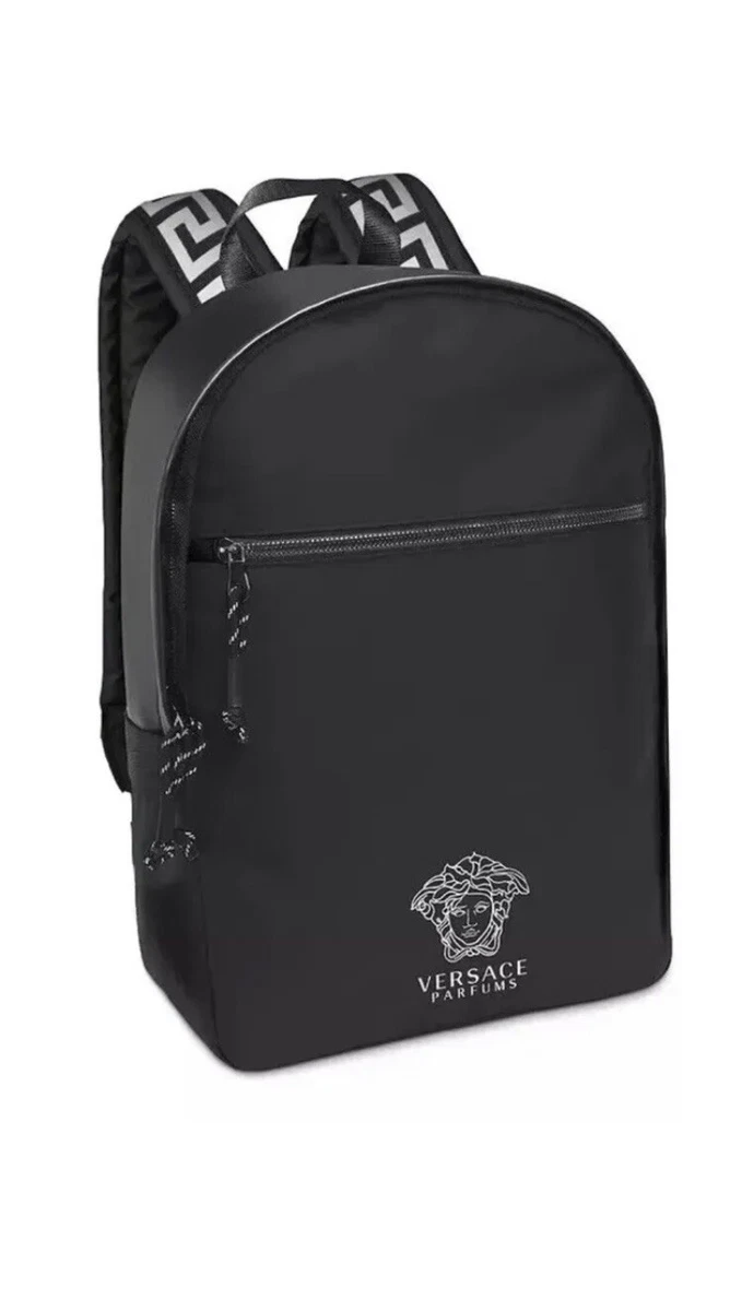 Versace t shirt man gold. Версаче логотип. Versace eau de parfum женские. Версаче еау де парфюм. Версаче back.