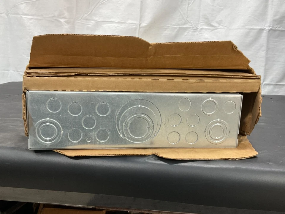 GE TM3220CCUAF7K 200A 32spaces 42circuits 240v 1ph load center enclosure NEW - Image 2 of 4