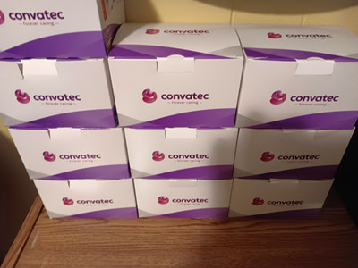 Convatec Esteem Body 423643 Lot of 10 plus 1/2 Box  Total 105 drainable pouches