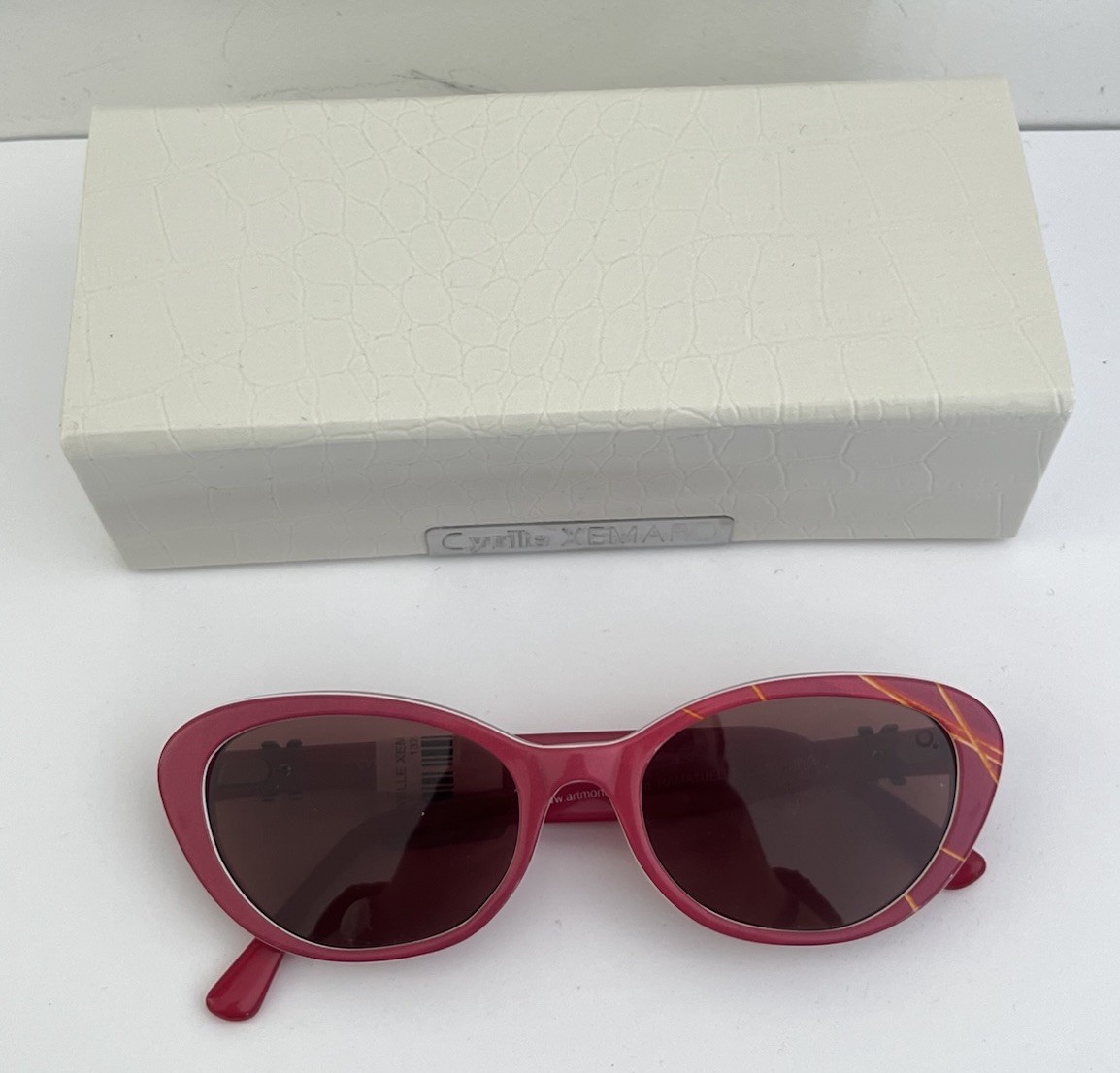 Lunette de soleil femme neuve Cyrille Xemard anti-éblouissement pour yeux sensibles à Ramatuelle
