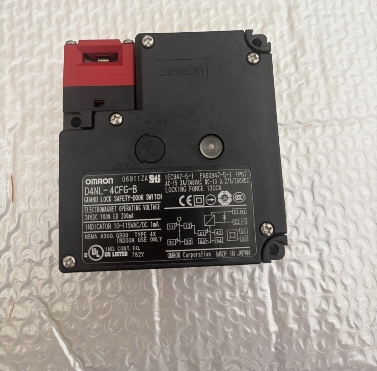 Omron D4NL-4CFG-B Guard Lock Safety Door Switch 24VDC Solenoid Lock Japan NEW
