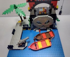 LEGO System Pirates Skull Island 6279 In 1995 Used Retired