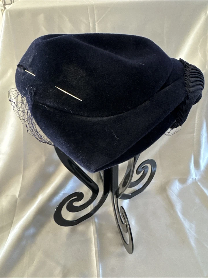 VTG XS-S Navy Blue 50s Cocktail Hat w/Net 20” Circ. Adrienne Halle Bros France - Image 3 of 4