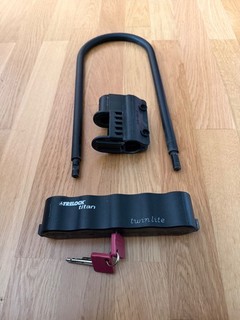 Trelock Titan twinlite Bügelschloss mit Halterung und 2 Schlüsseln