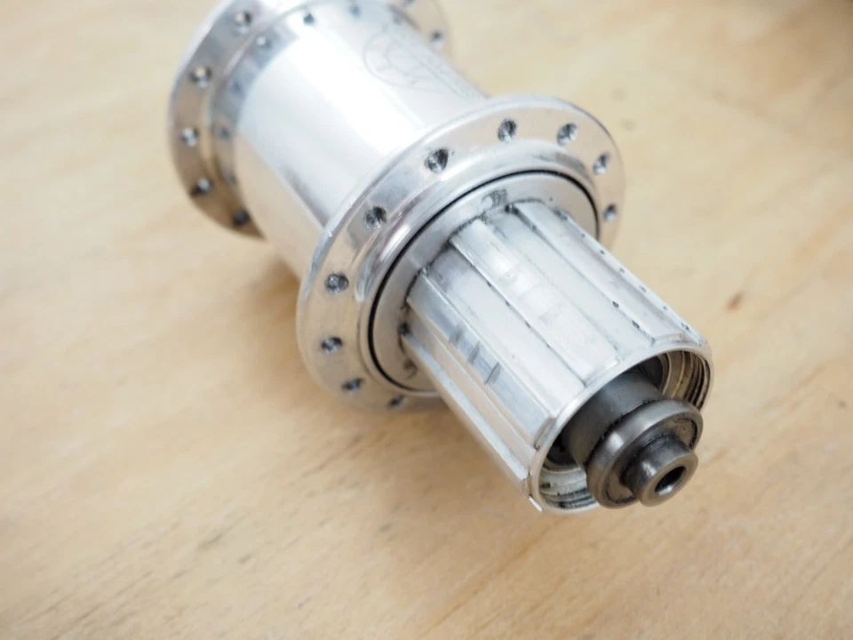 Cassette HUB 8 velocidades 28h 130 mm vintage White Industries TI freno de llanta plateado  Foto 3 de 4