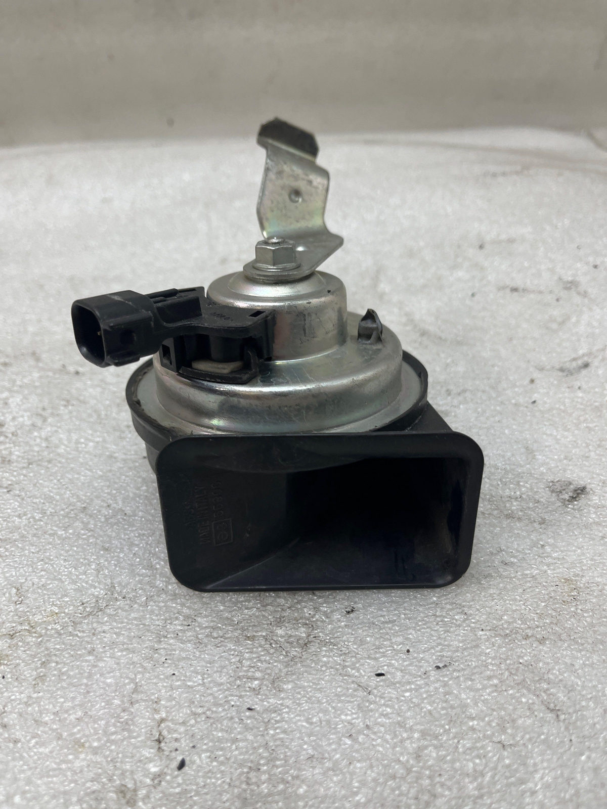 2014 MASERATI GHIBLI Left Hand Horn P/N 670030623