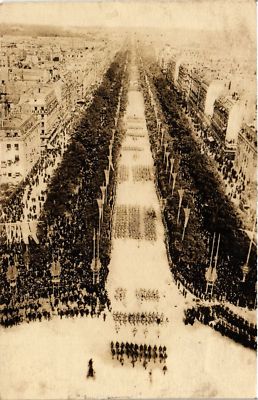 CPA AK Militaire - Paris - Avenue de la Grande Armée - Le Defile (695220)