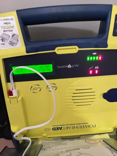 CARDIAC SCIENCE POWERHEART AED G3 W/Case - Good Battery & Pads Not Fully Tested