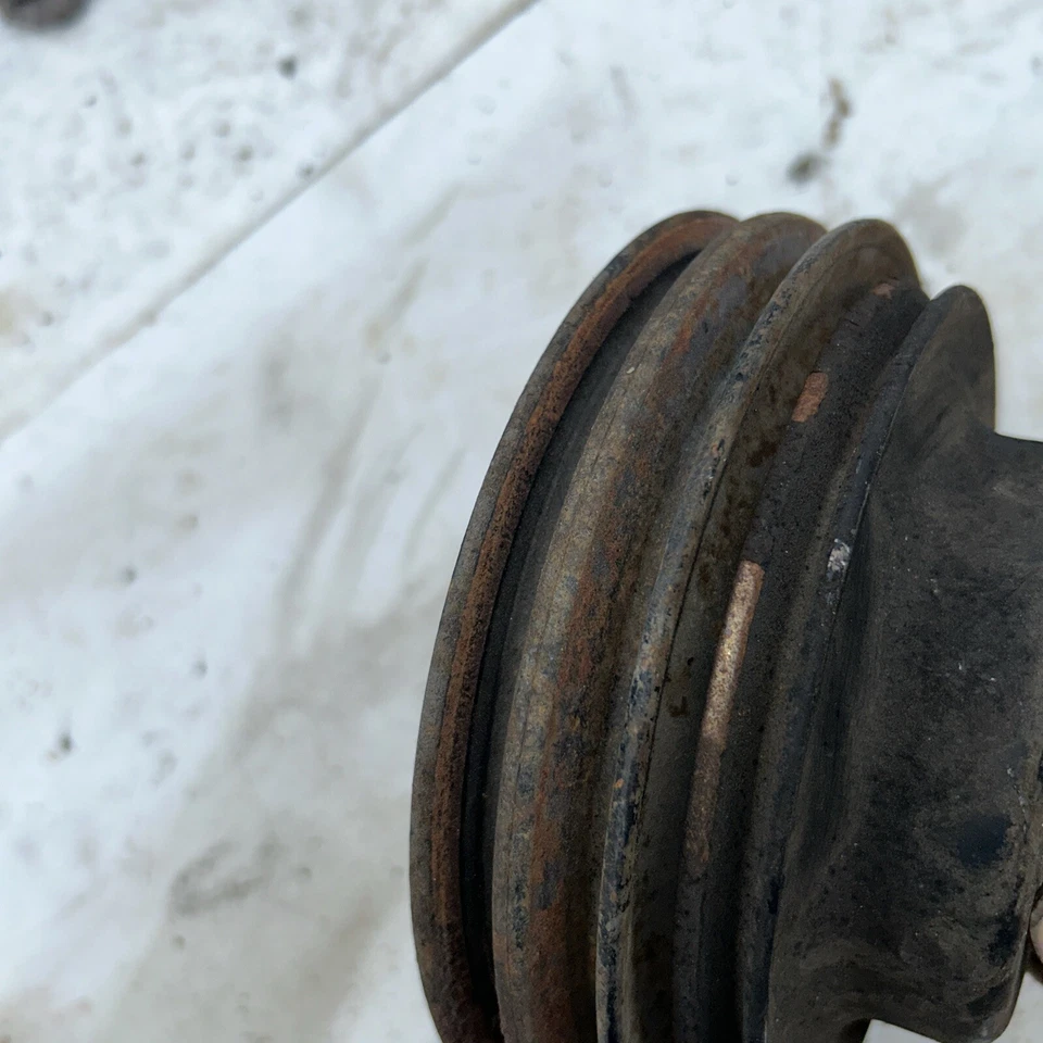 Ford F100 1976 polea D5TE-8509-KA bomba de agua triple ranura 3 ranuras Foto 2 de 4