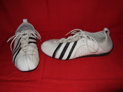 Schöne Turnschuhe von adidas in Gr. 40 2/3  (8.5)
