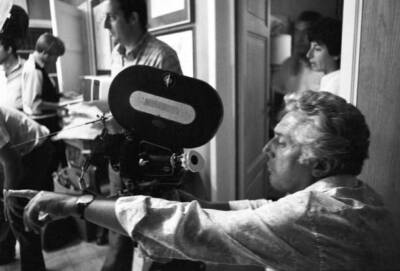 Dino Risi on the film set of Normal Young Man 1969 Historic Old Photo 1