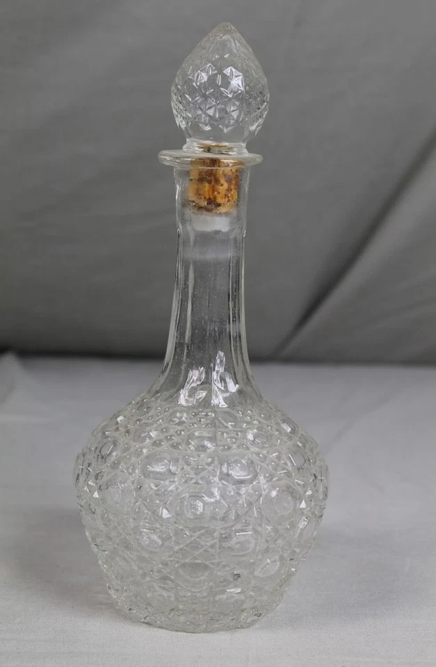 Ältere Karaffe aus Pressglas für Essig, Öl, Likör etc. mit Stopfen und Dekor /64 - Bild 3 von 4