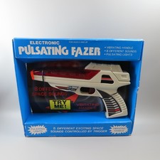 NEW Vintage 1990 SRM Co. Inc Space Laser Pistol Blaster Toy NO 2007