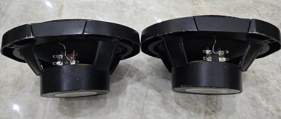 JBL T545 ORIGINAL - New Foam - Image 3 of 4