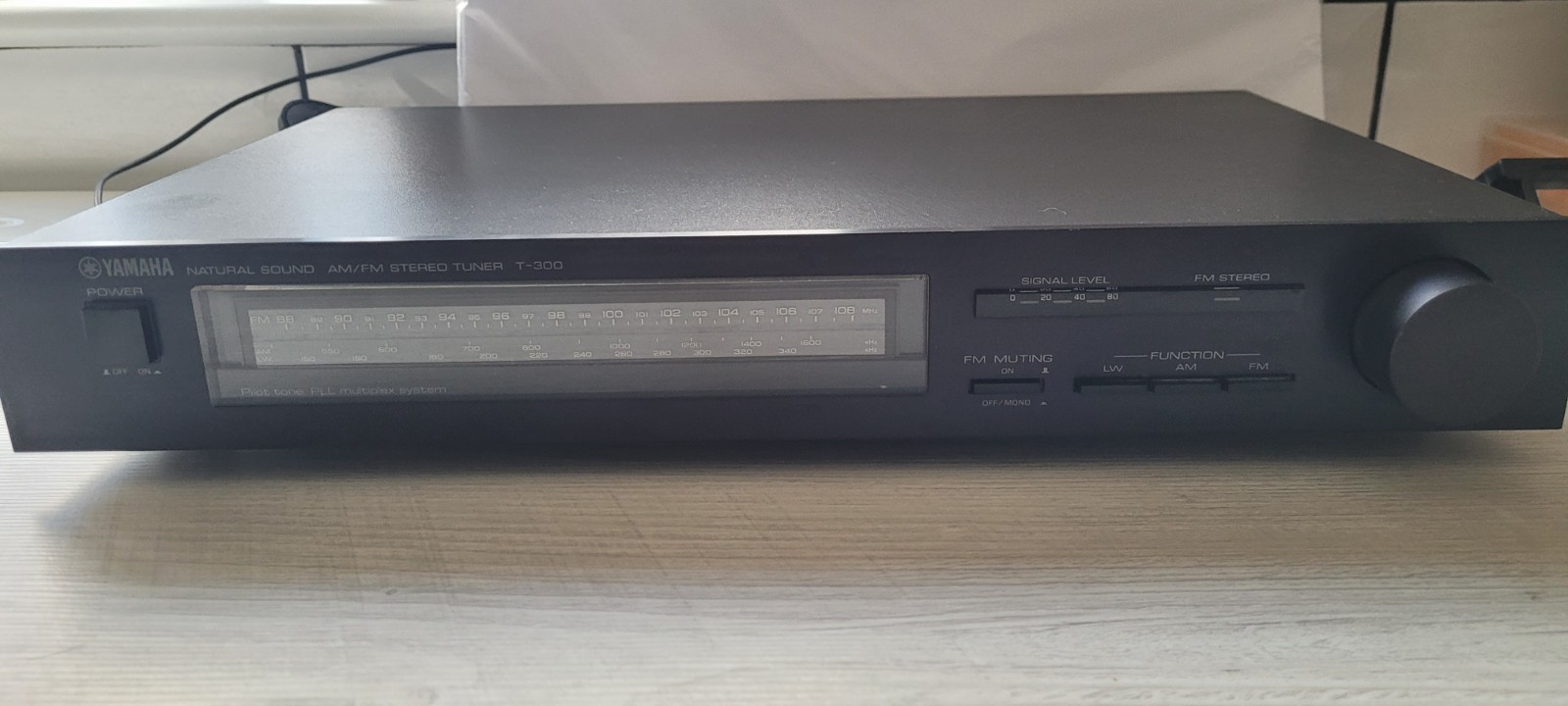 Yamaha T-300 AM/FM Stereo Tuner Silver Analogue Natural Soun