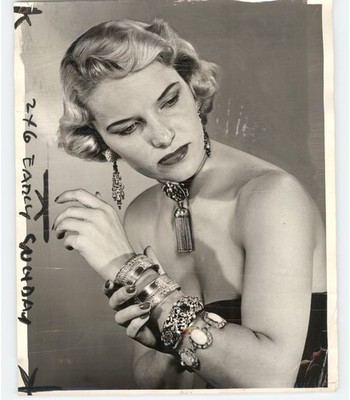 Janet Jackson Models Antique Jewelry 1950 San Francisco Press Photo