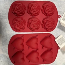 Wilton Hearts/Roses 6 Cavity Treat Cupcake Mold Silicone Valentine's Day