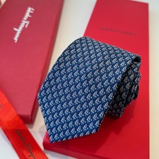 NWT Premium Ferragamo Mens Silk Tie Business Professional Look