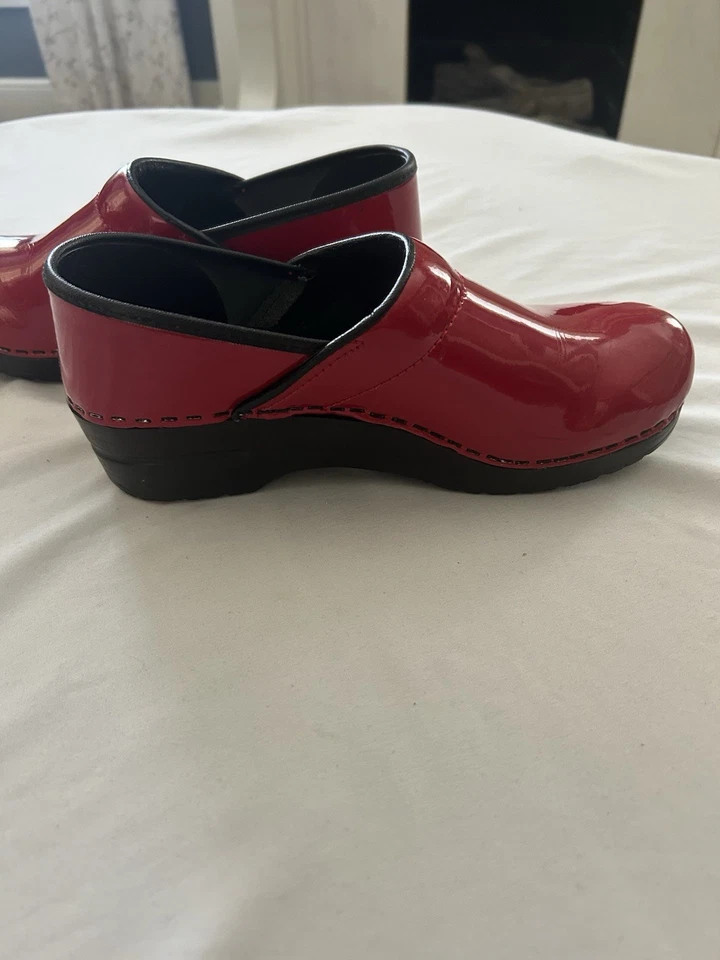 Zuecos profesionales Dansko XP 2.0 charol rojo talla 39 o 9 Foto 2 de 4