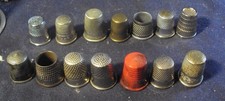 Vintage thimble collection 14 pc in vintage cookie tin Anne Hathaway's cottage