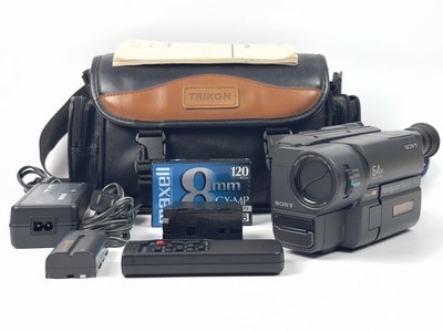 Sony CCD-TRV15 Handycam  Video8XR Camcorder Video 8 w/ Battery/Charger/Case