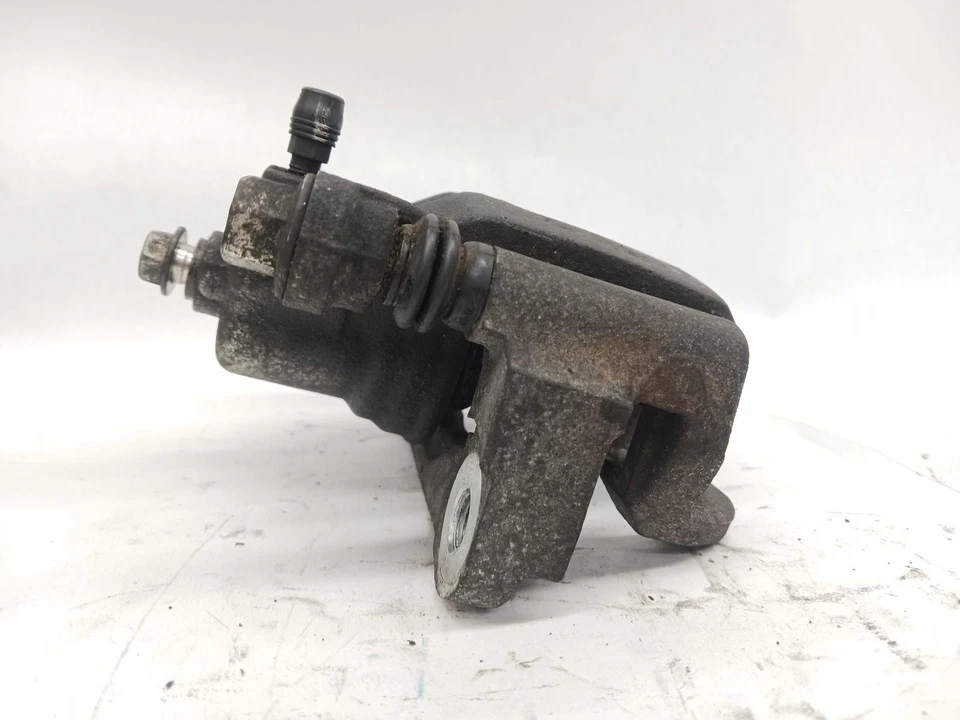 Pinza trasera pasajero derecho Nissan Altima '19-'21 tracción delantera OEM ¡1 año de garantía! Foto 4 de 4