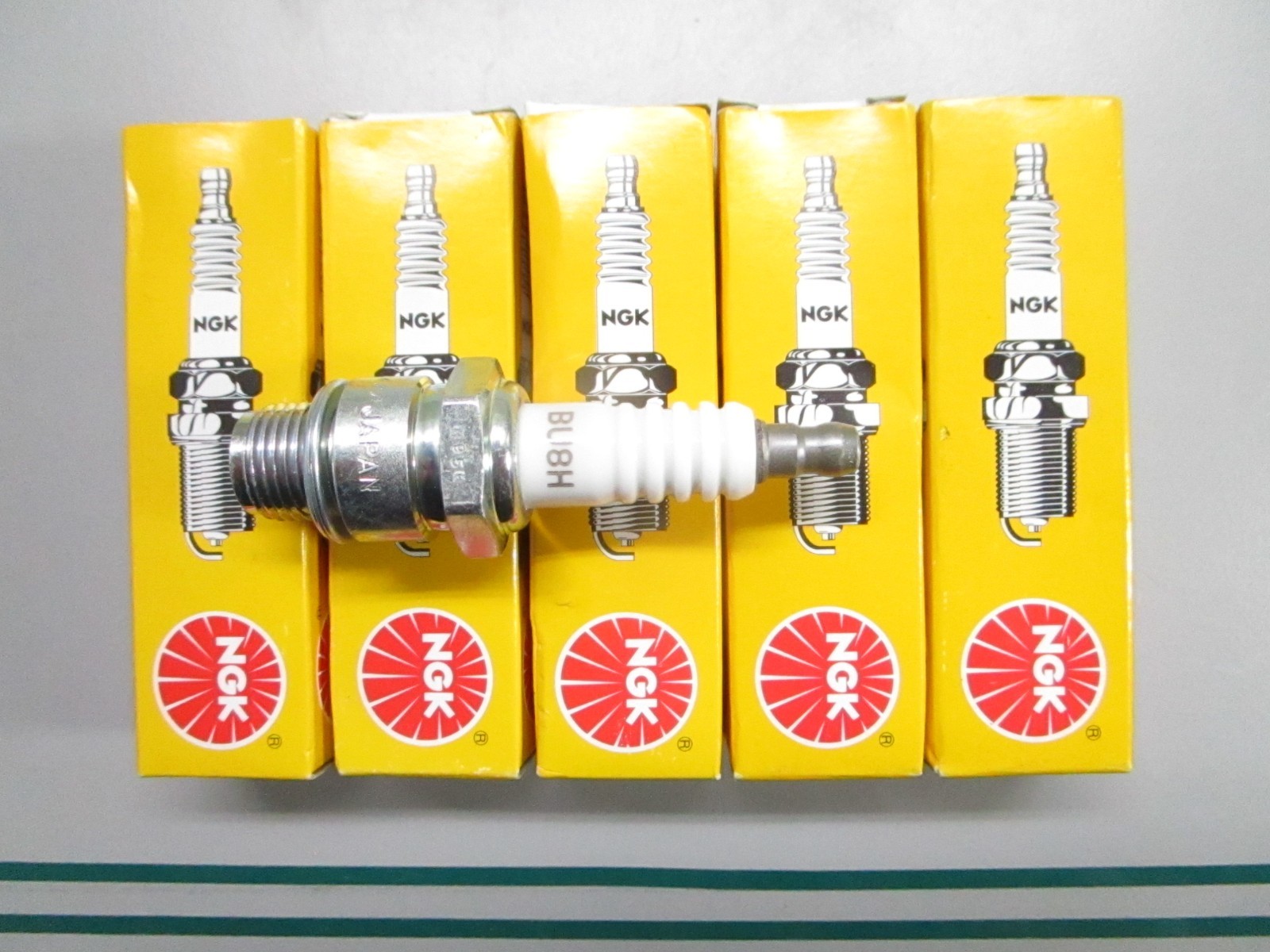 NEW NGK BU8H Marine Spark Plug NOS LOT OF 5 Mercury Mariner Surface Gap CDI 0820
