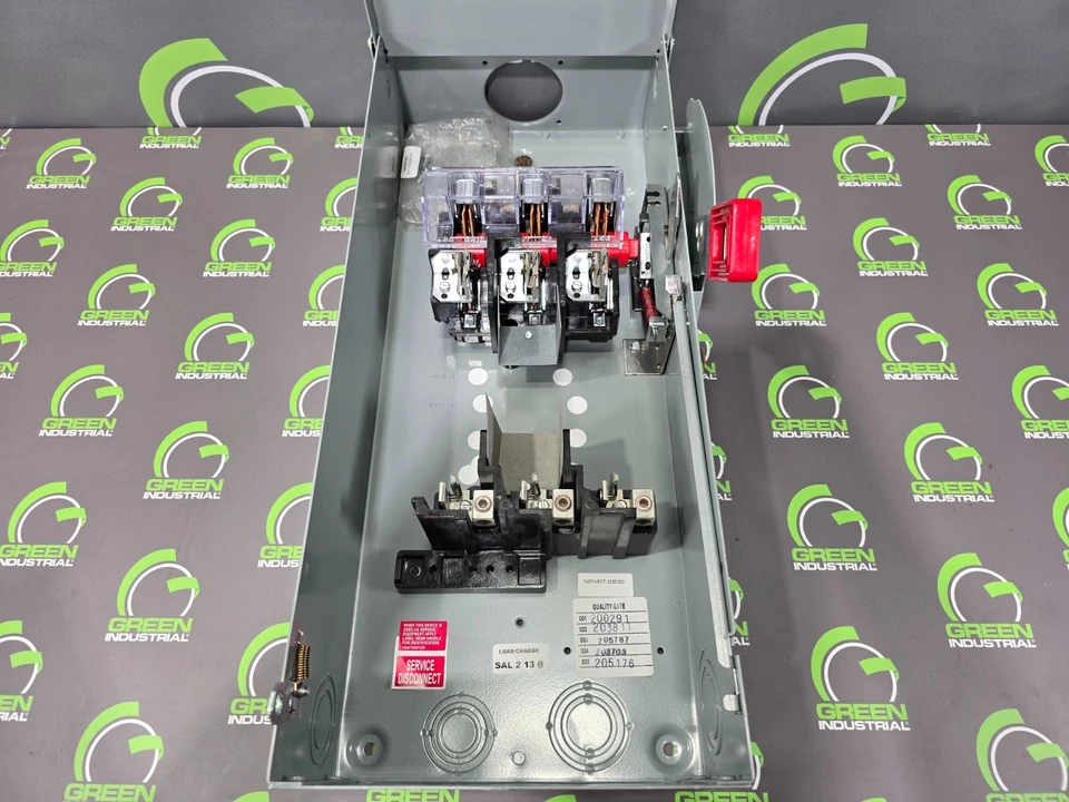 NUEVO INTERRUPTOR DE DESCONEXIÓN DE SEGURIDAD FUSIBLE 100A ABB/GE TH3363R 600VAC NEMA3R 3 POLOS - Imagen 3 de 4
