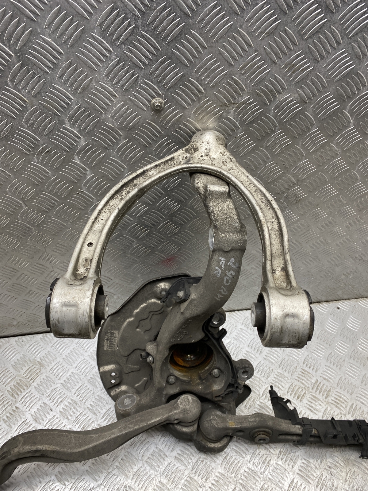 MERCEDES-BENZ CLS350d C257 Front Right Wheel Hub A2133325200 N240