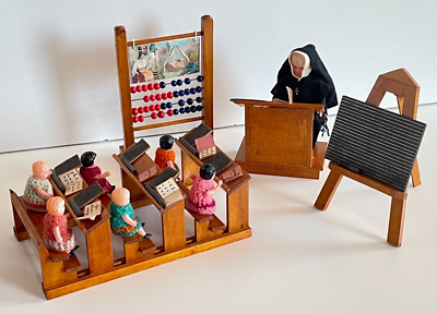 Jouet Ancien école En Boîte - Salle De Classe Avec Poupées Celluloïd - Japon Années 1930