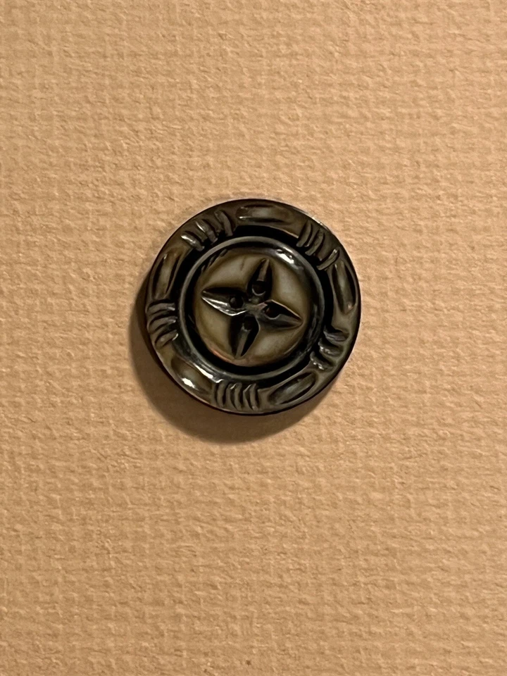 Antiq/mother Of Pearl 7/8in- 1.5in Carved And EtchedMust Have For Any Collector! - Image 2 of 4