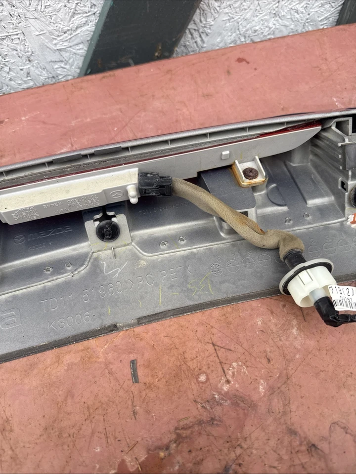 07-15 Mazda CX-9 CX9 puerta levadiza trasera escotilla alerón tercera luz de freno Foto 4 de 4