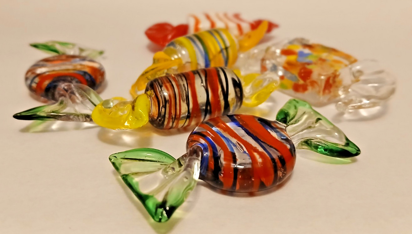 Set of (6) Murano Uranium Art Glass Wrapped Candy Pieces 1960s