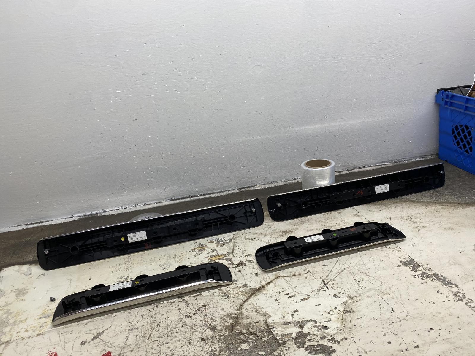 Bentley Mulsanne 2010-2020 Front Right Door panels Set