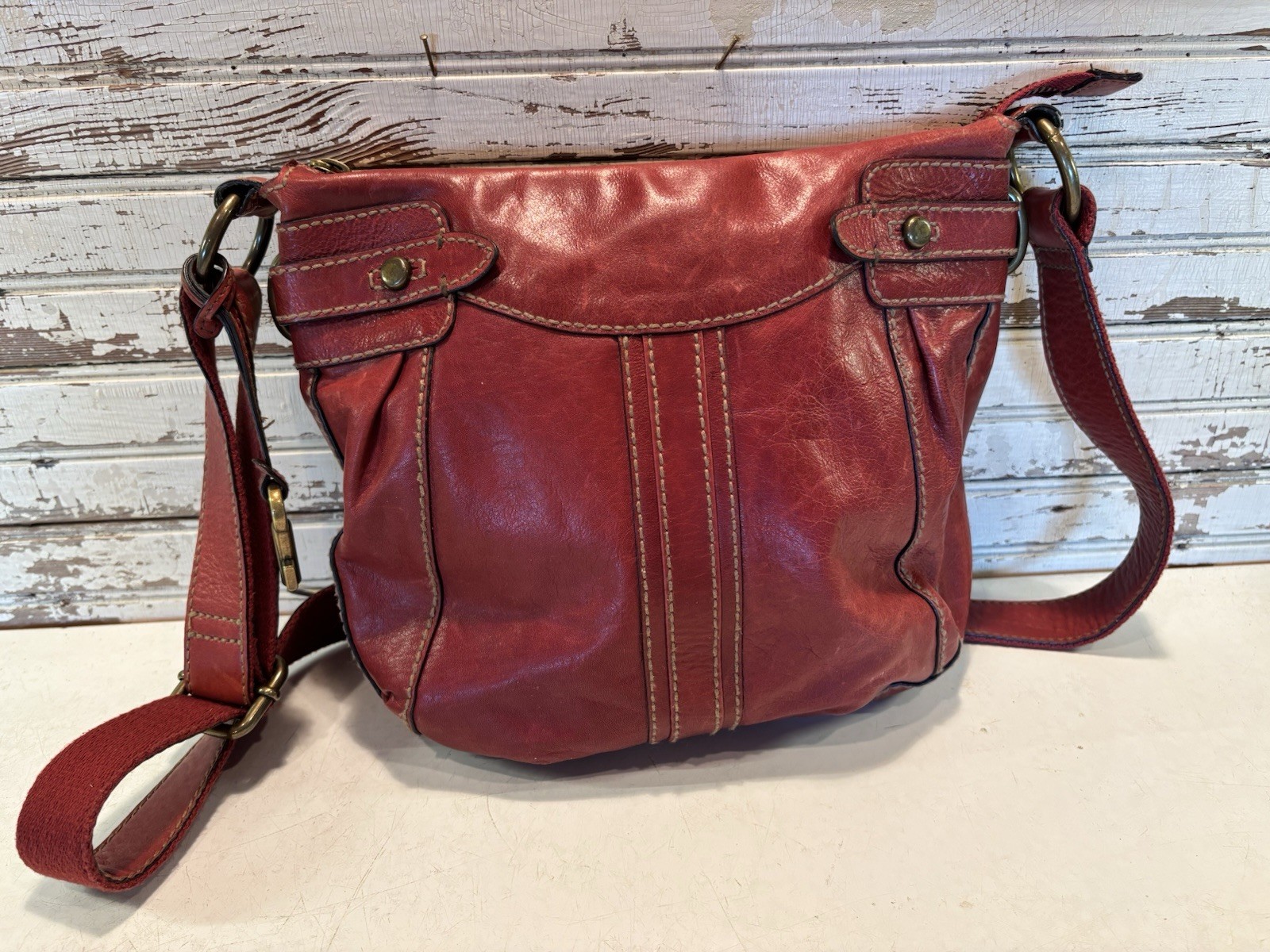 Fossil Medium Leather Shoulder Bag Red Fossil Key Charm