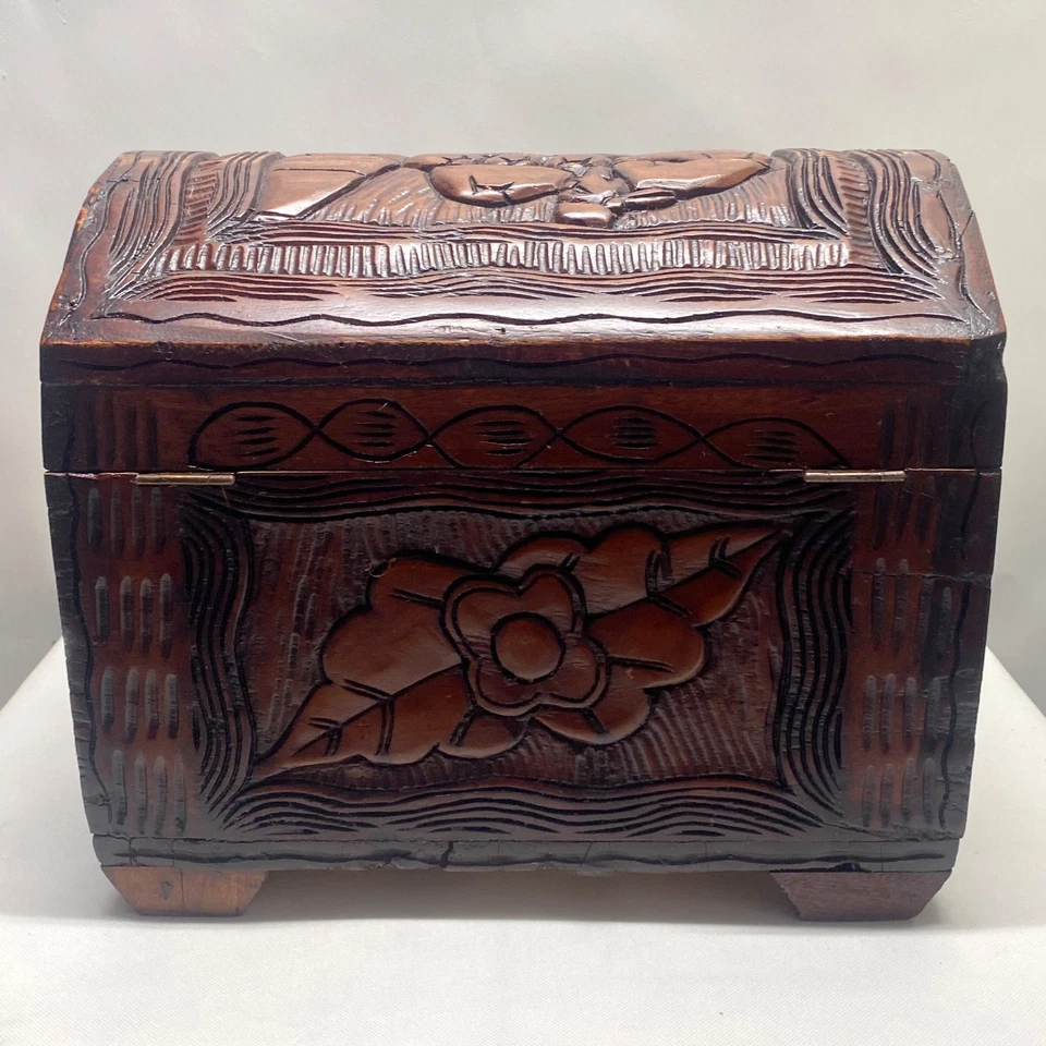 VTG Lg Wooden Hand Carved Barrel Top Storage Box Chest Hinged Lid w Lock & Key - Image 3 of 4
