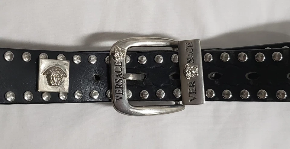 Cinturón Gianni Versace Unisex Negro Plata Cabeza de Medusa Cuero Tachonado Grande 41,5 cm Foto 3 de 4